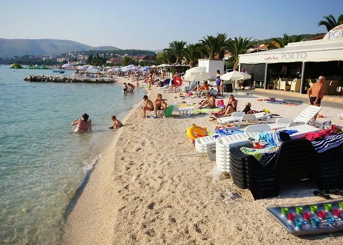 Apartament In Okrug Gornji With Terrace, Air Condition, Wifi, Washing Machine Trogir