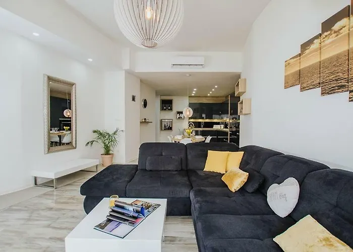 In Okrug Gornji With Terrace, Air Condition, Wifi, Washing Machine * Trogir