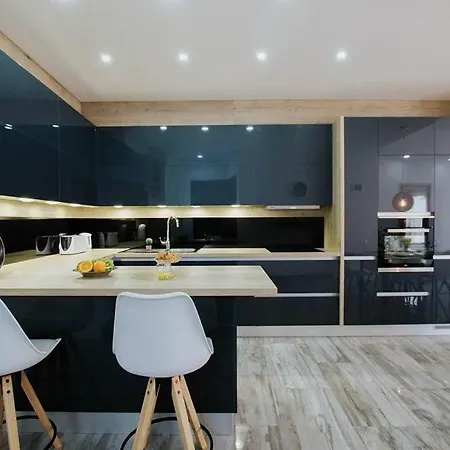 In Okrug Gornji With Terrace, Air Condition, Wifi, Washing Machine アパート トロギール