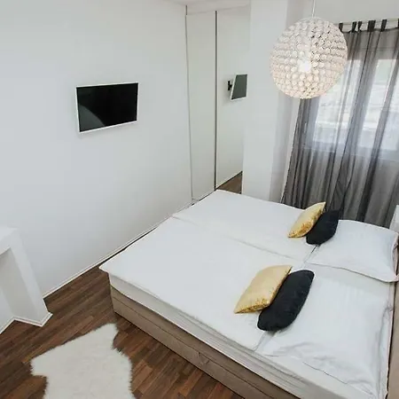 In Okrug Gornji With Terrace, Air Condition, Wifi, Washing Machine