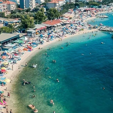 In Okrug Gornji With Terrace, Air Condition, Wifi, Washing Machine アパート