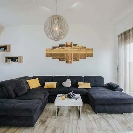 Appartamento In Okrug Gornji With Terrace, Air Condition, Wifi, Washing Machine Traù