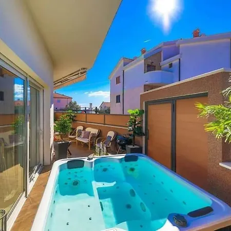 In Okrug Gornji With Terrace, Air Condition, Wifi, Washing Machine