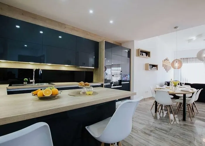 In Okrug Gornji With Terrace, Air Condition, Wifi, Washing Machine * 特罗吉尔