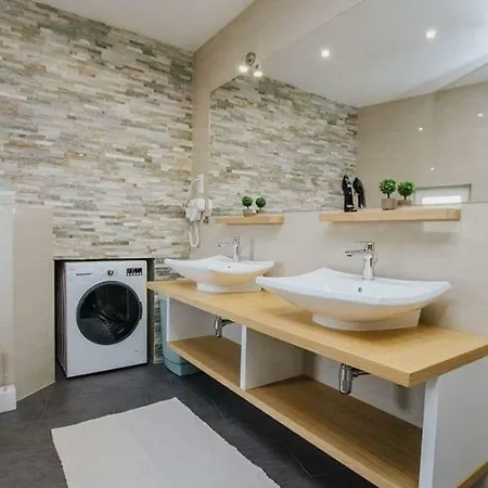 In Okrug Gornji With Terrace, Air Condition, Wifi, Washing Machine