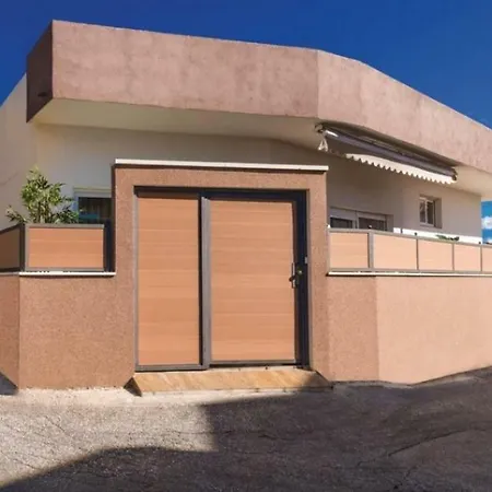 In Okrug Gornji With Terrace, Air Condition, Wifi, Washing Machine * Trogir